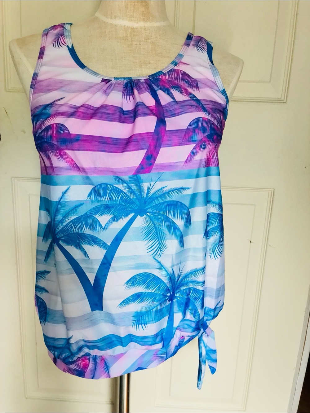 Tankini swim top / NWOTG/ small/ blouson/ attached bra, removable pads